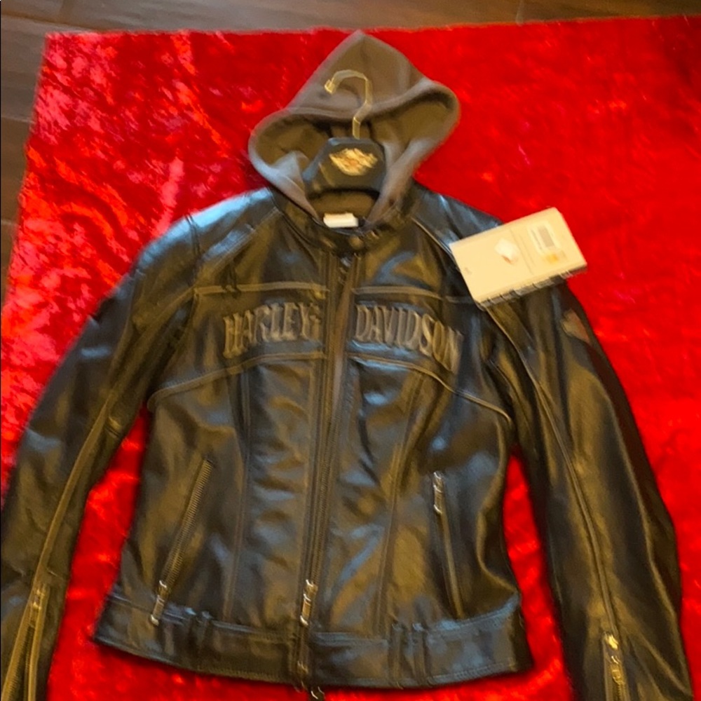Ladies two-piece leather jacket